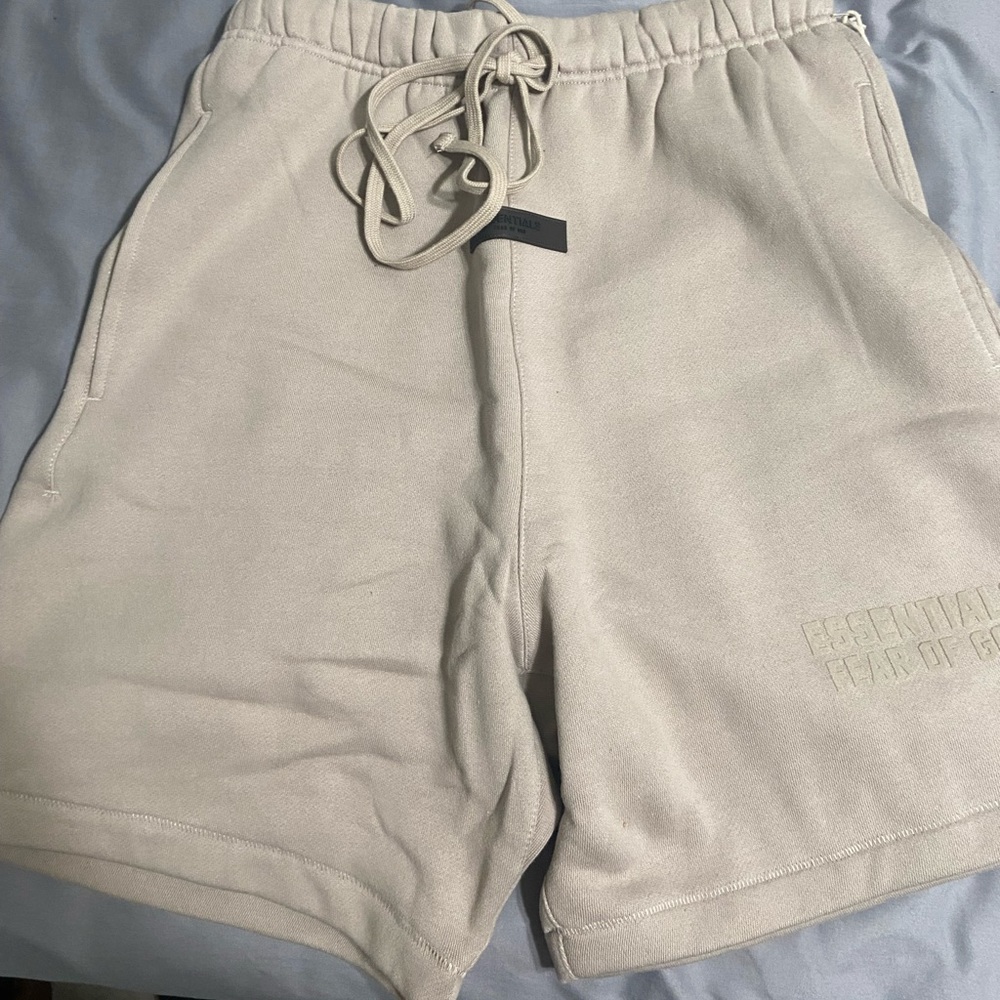 Fear of God Essential Shorts smoke XS